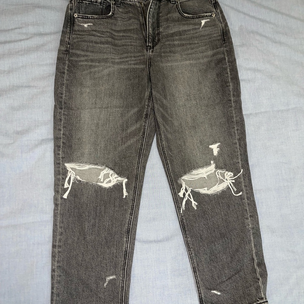 American Eagle High-Waisted Distressed Jeans – Black Wash